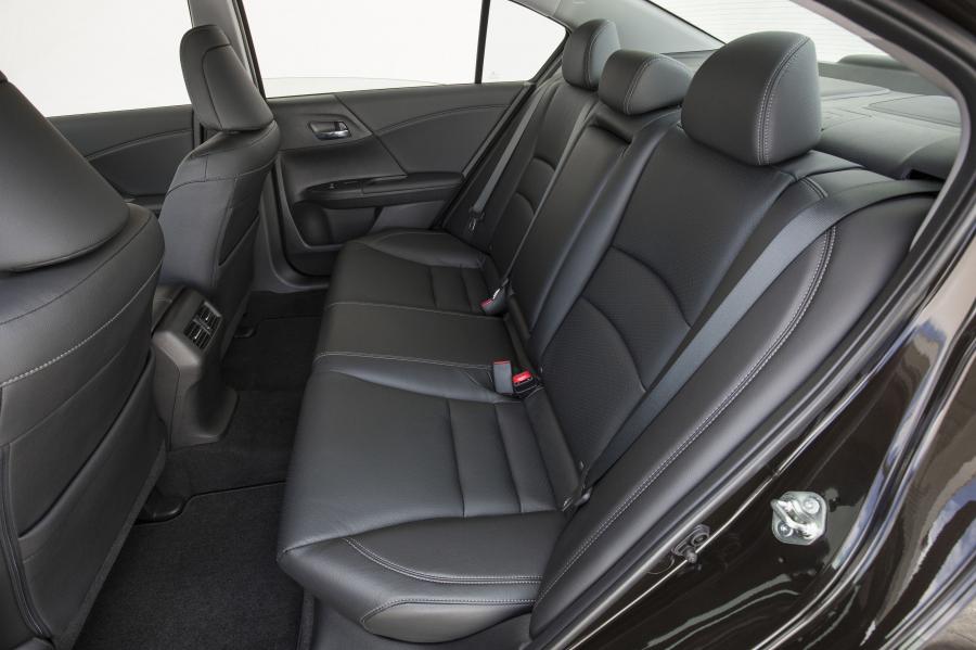  Honda Accord Touring 2016 года  (US) (фото 27 из 33)
